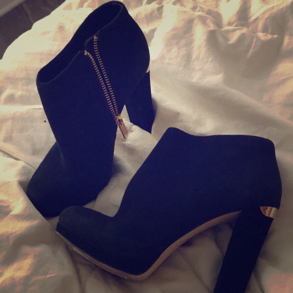 Michael Kors black booties size 5 $25